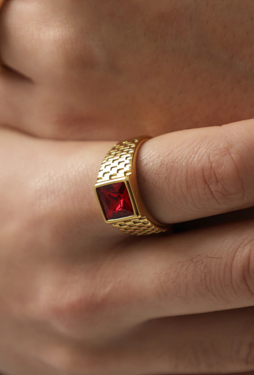 Rubra Anillo, Oro