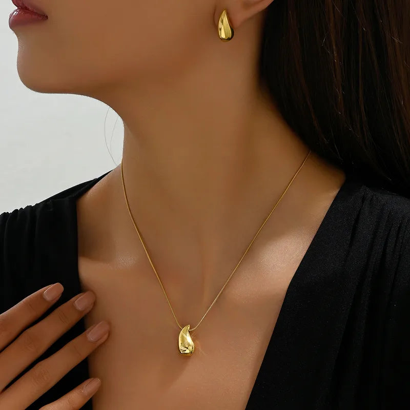 Serenia Conjunto, Oro