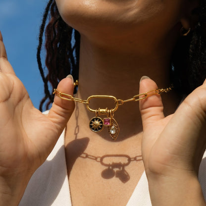 Charm Sol Dorado Sagrado