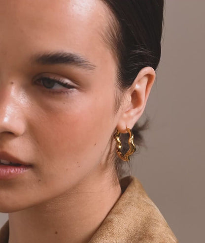 Molten Pendientes, Oro